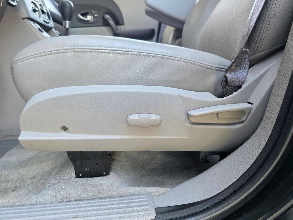 Used 2004 Saturn Vue AWD V6 w/ Comfort Pkg image 11