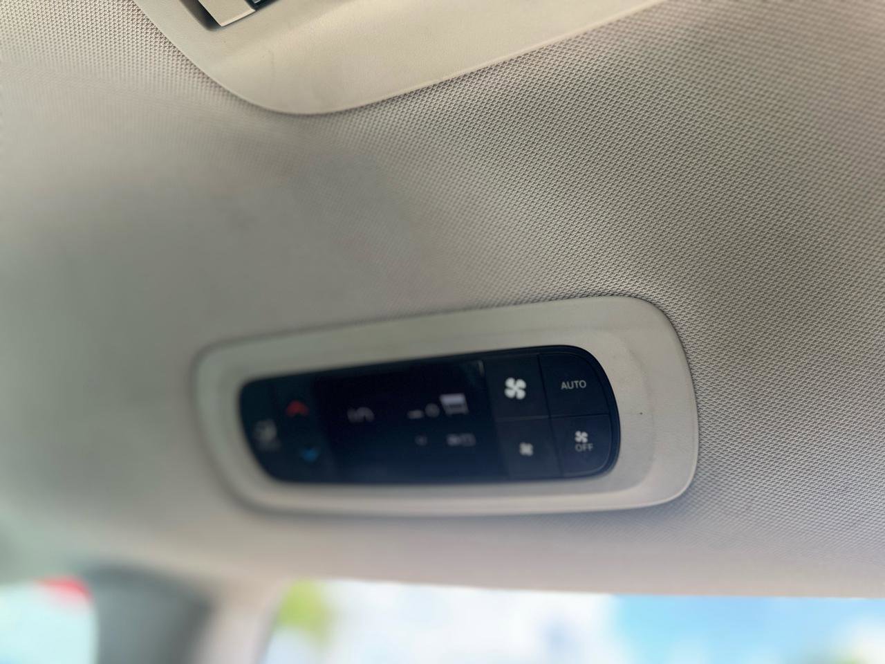 Used 2019 Chrysler Pacifica Touring-L image 51