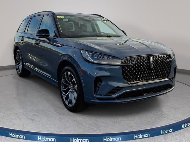 New 2026 Lincoln Aviator AWD w/ Jet Appearance Package image 3