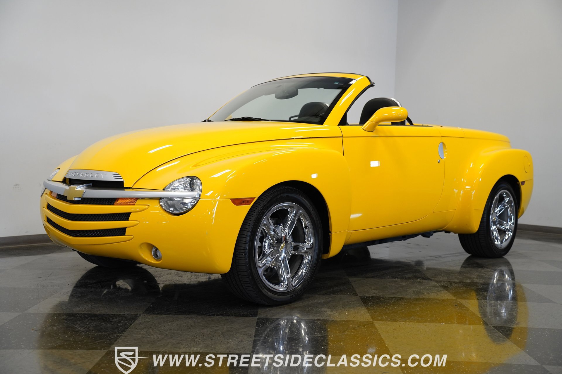 Used 2005 Chevrolet SSR w/ Preferred Equipment Group image 6