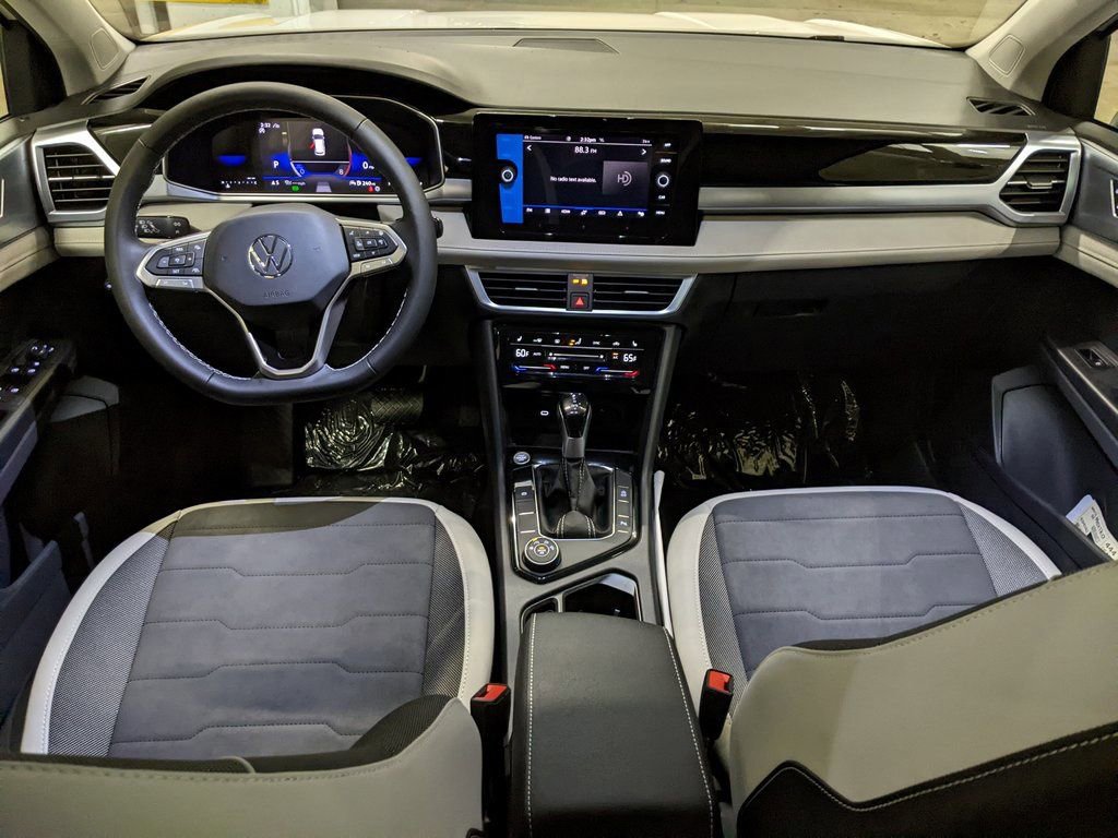 New 2025 Volkswagen Taos SE image 12