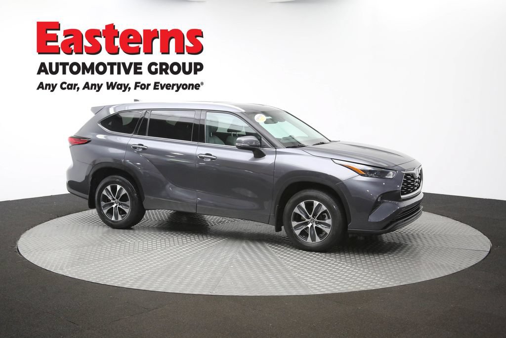 Used 2022 Toyota Highlander XLE AWD/4WD image 49
