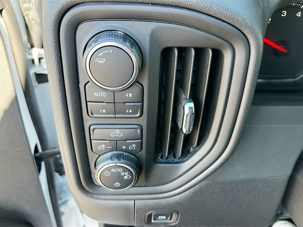 Used 2024 Chevrolet Silverado 1500 Custom Trail Boss w/ LPO, Dark Essentials Package AWD/4WD image 10