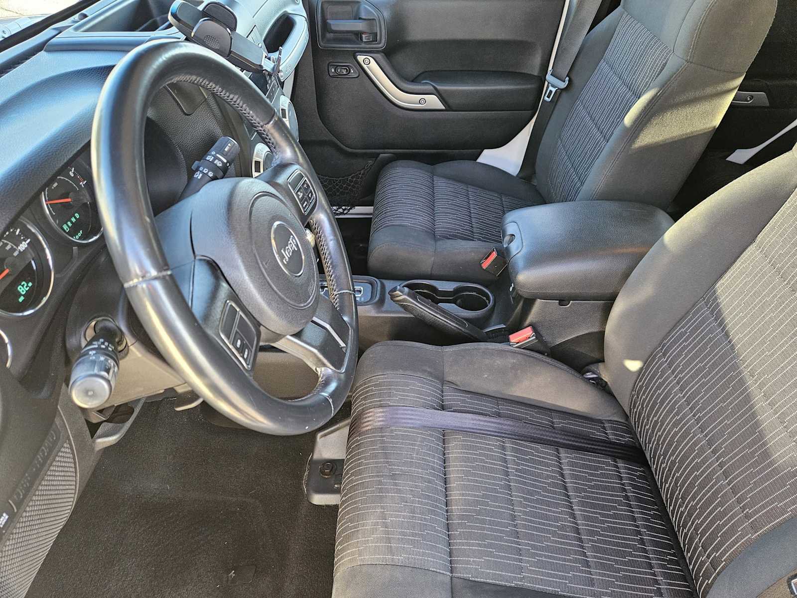 Used 2012 Jeep Wrangler Unlimited Rubicon image 13