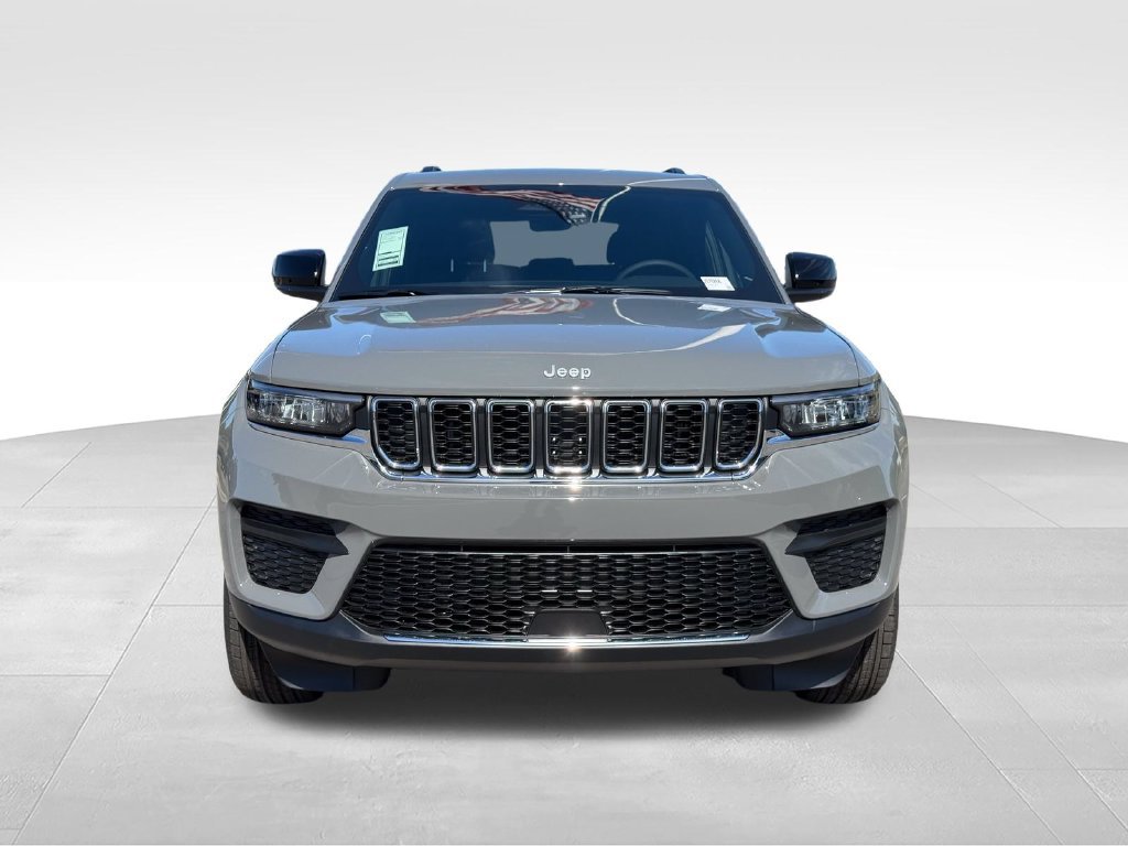 New 2027 Jeep Grand Cherokee Laredo RWD image 27