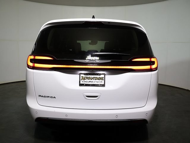 Used 2024 Chrysler Pacifica Touring-L FWD image 10