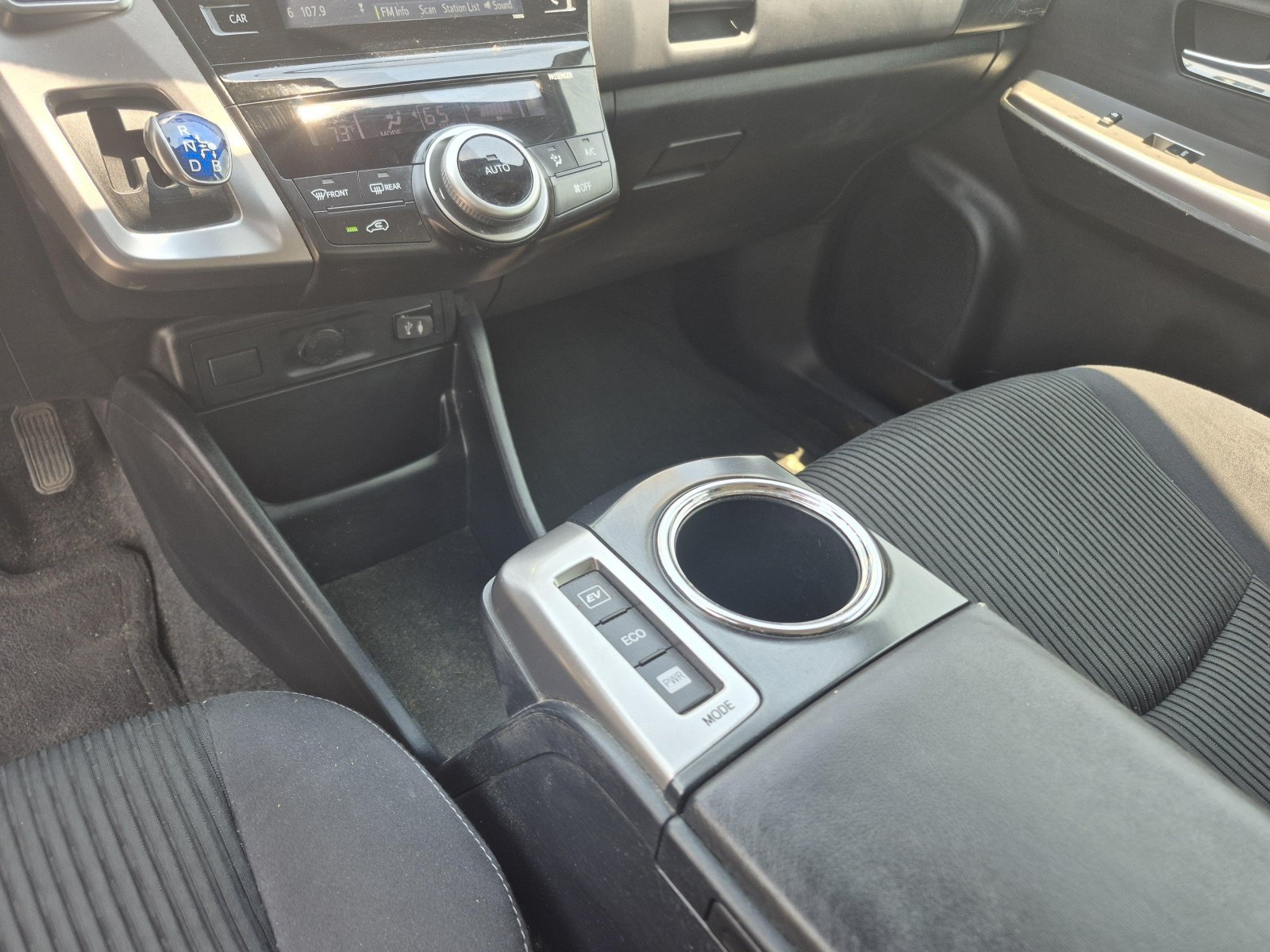 Used 2016 Toyota Prius V Two FWD image 12