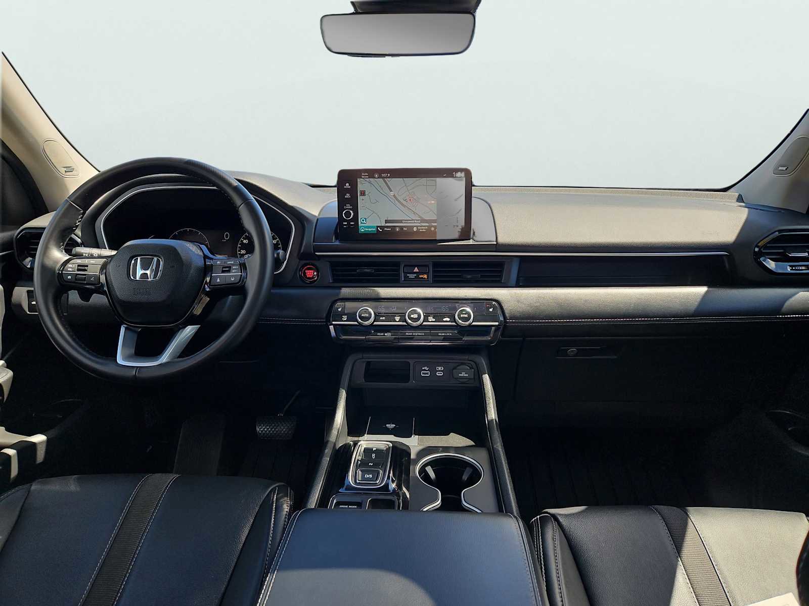 Certified 2025 Honda Pilot Touring image 11