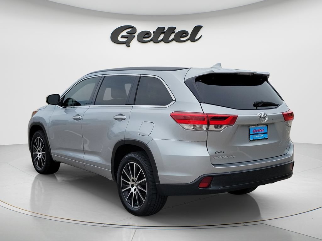 Certified 2018 Toyota Highlander SE FWD image 7