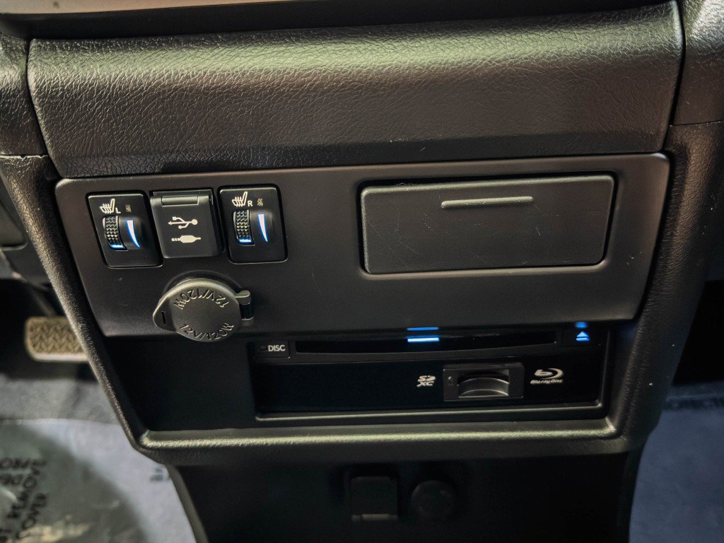 Used 2020 Toyota Sienna Limited Premium w/ Carpet Mat Package AWD/4WD image 39