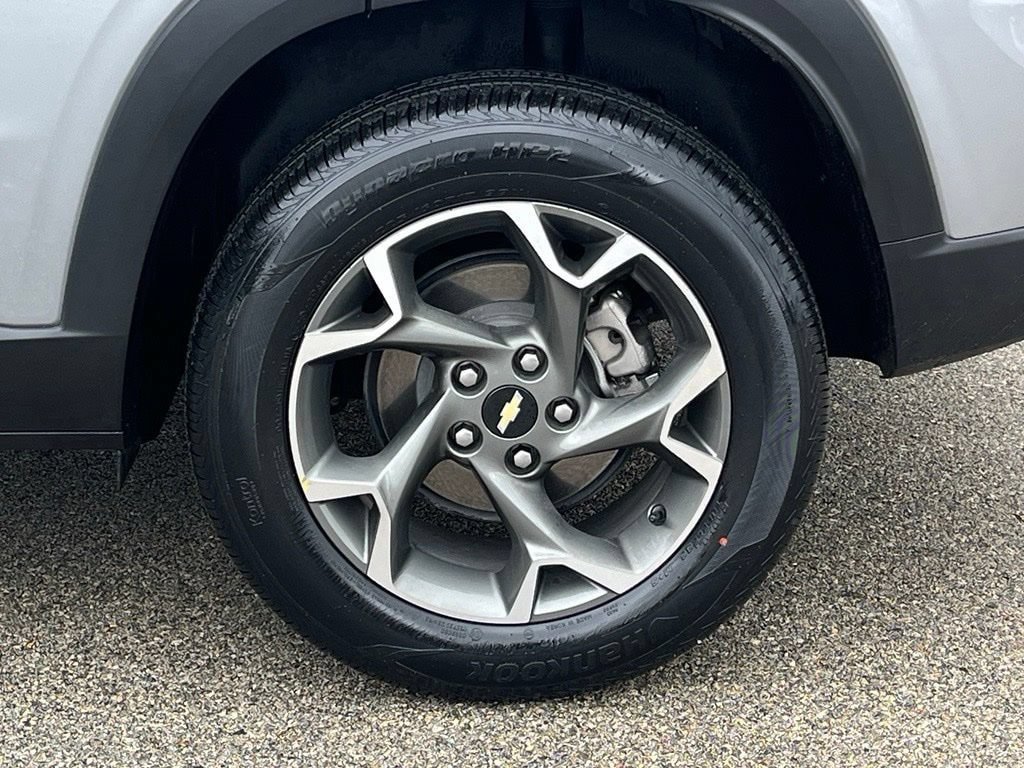 Used 2024 Chevrolet Trax LT w/ Driver Confidence Package FWD image 27