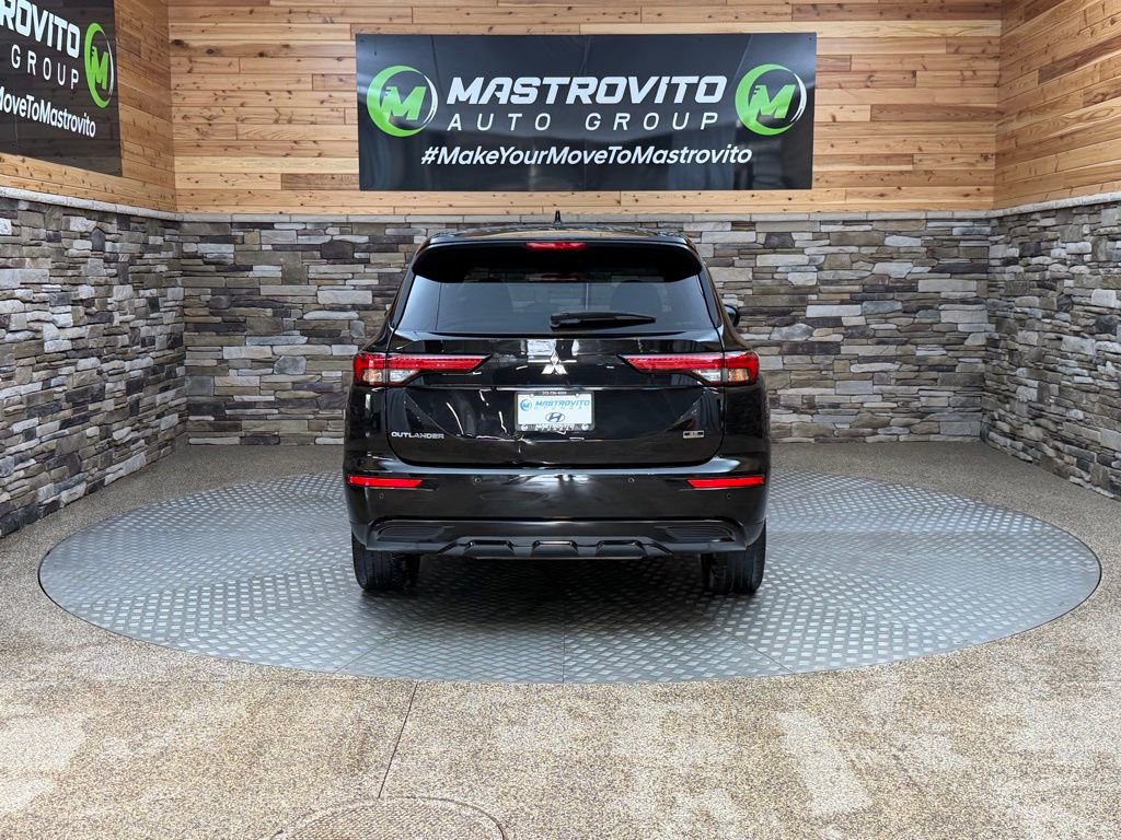Used 2023 Mitsubishi Outlander SE Black Edition image 8