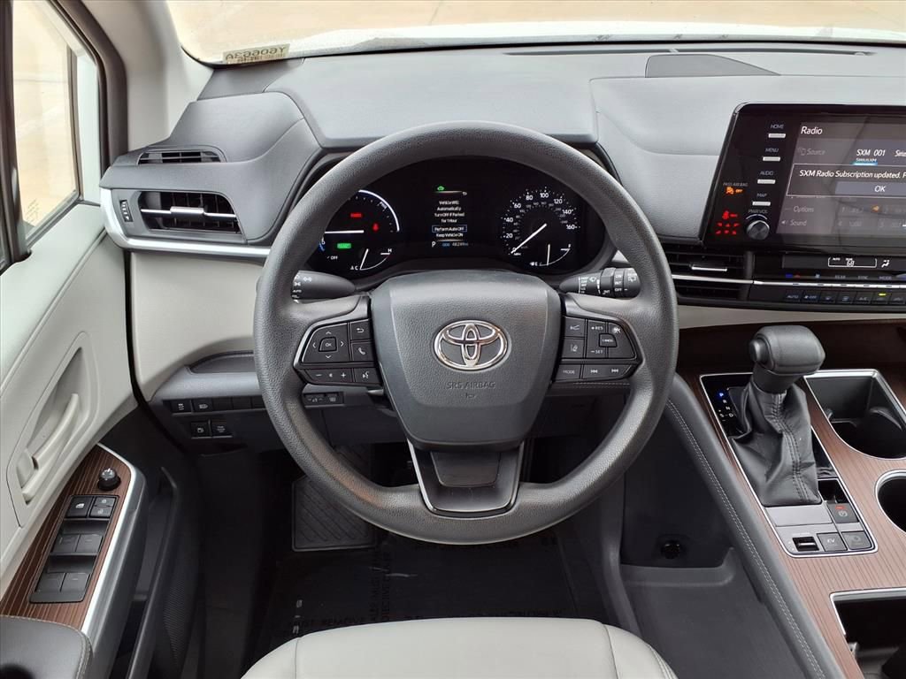Certified 2022 Toyota Sienna LE image 15