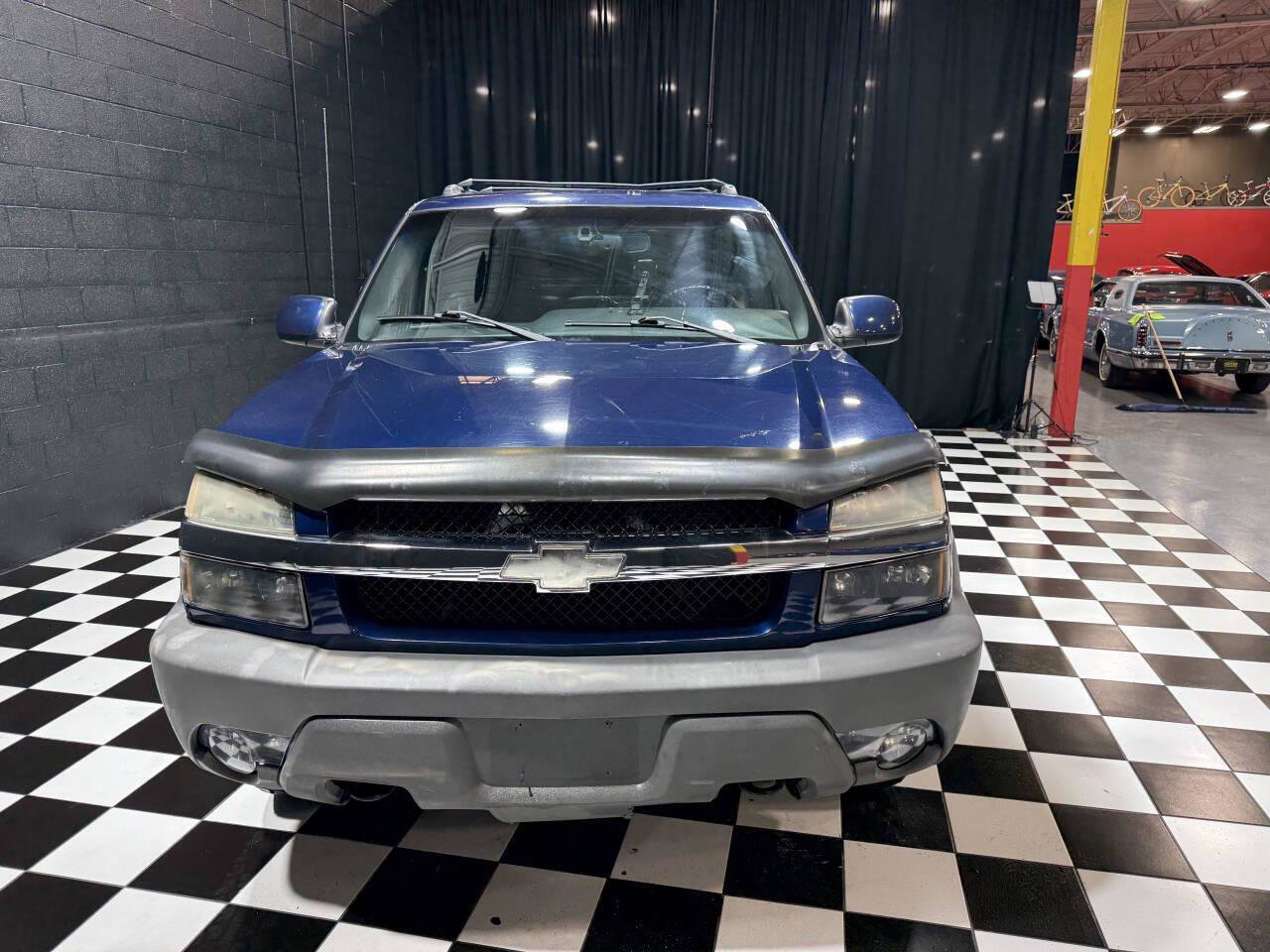 Used 2002 Chevrolet Avalanche 1500 4dr 4WD Crew Cab SB w/ Off-Road Suspension Pkg image 10