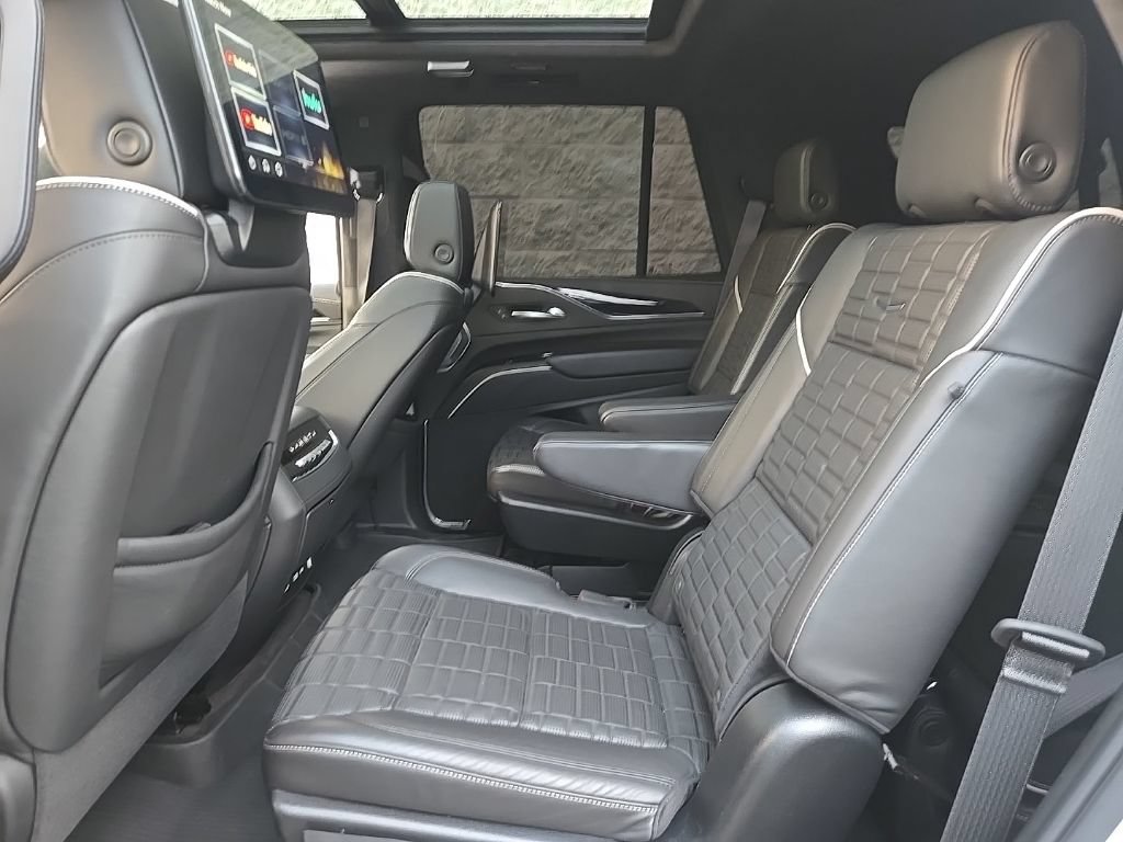 Certified 2024 Cadillac Escalade V w/ LPO, ONYX Package AWD/4WD image 18