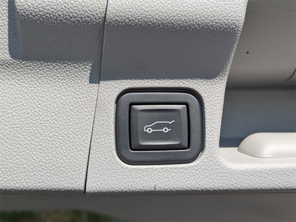 Used 2023 GMC Acadia SLT image 7