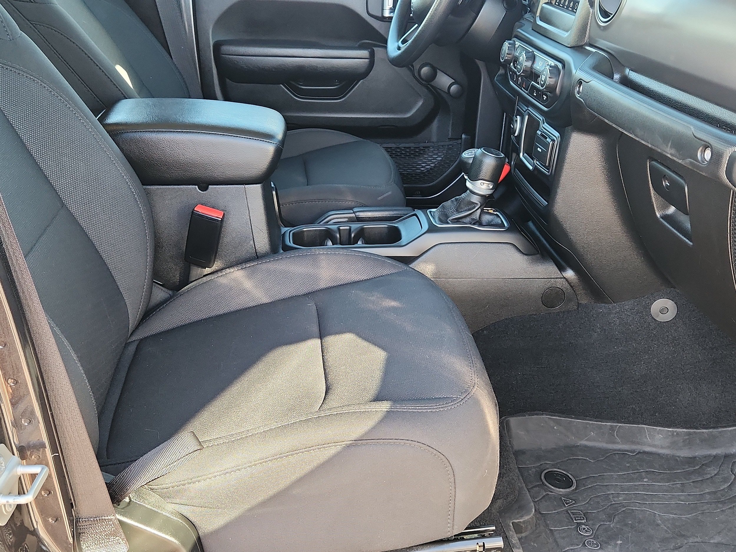 Used 2023 Jeep Gladiator Sport AWD/4WD image 13