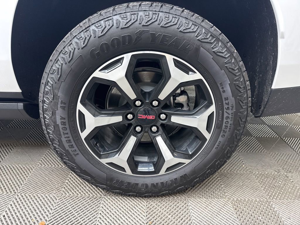 Used 2026 GMC Yukon XL AT4 w/ AT4 Premium Package AWD/4WD image 31