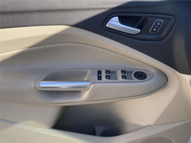 Used 2019 Ford Escape SEL image 16