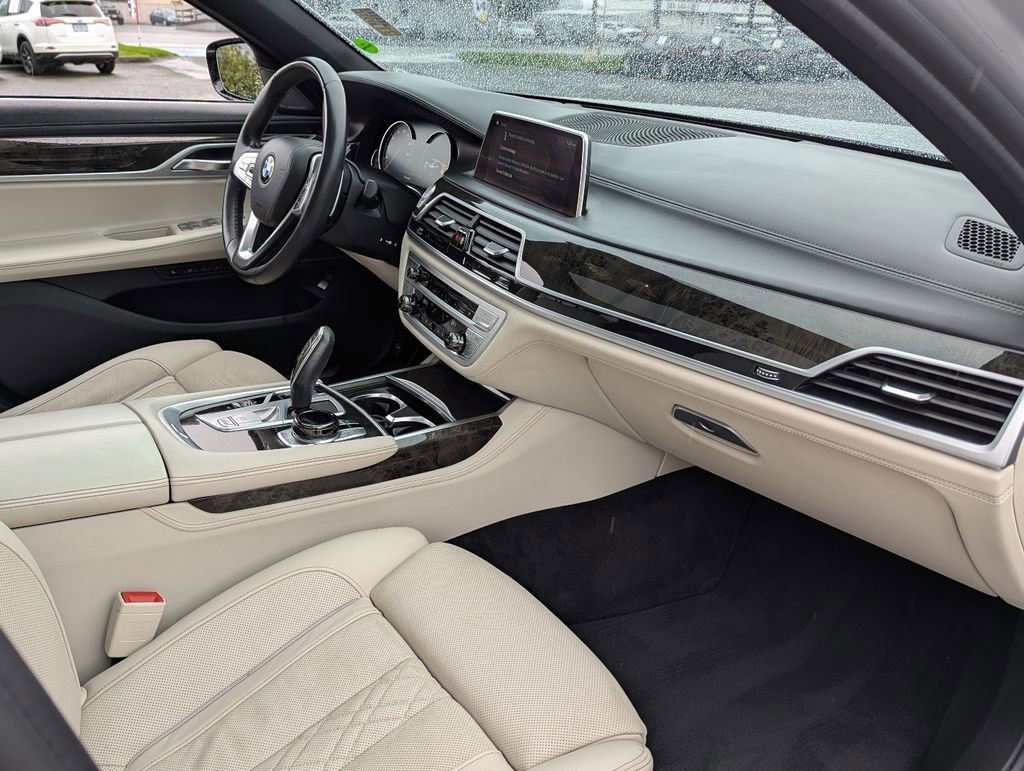 Used 2019 BMW 740i w/ Executive Package RWD image 37