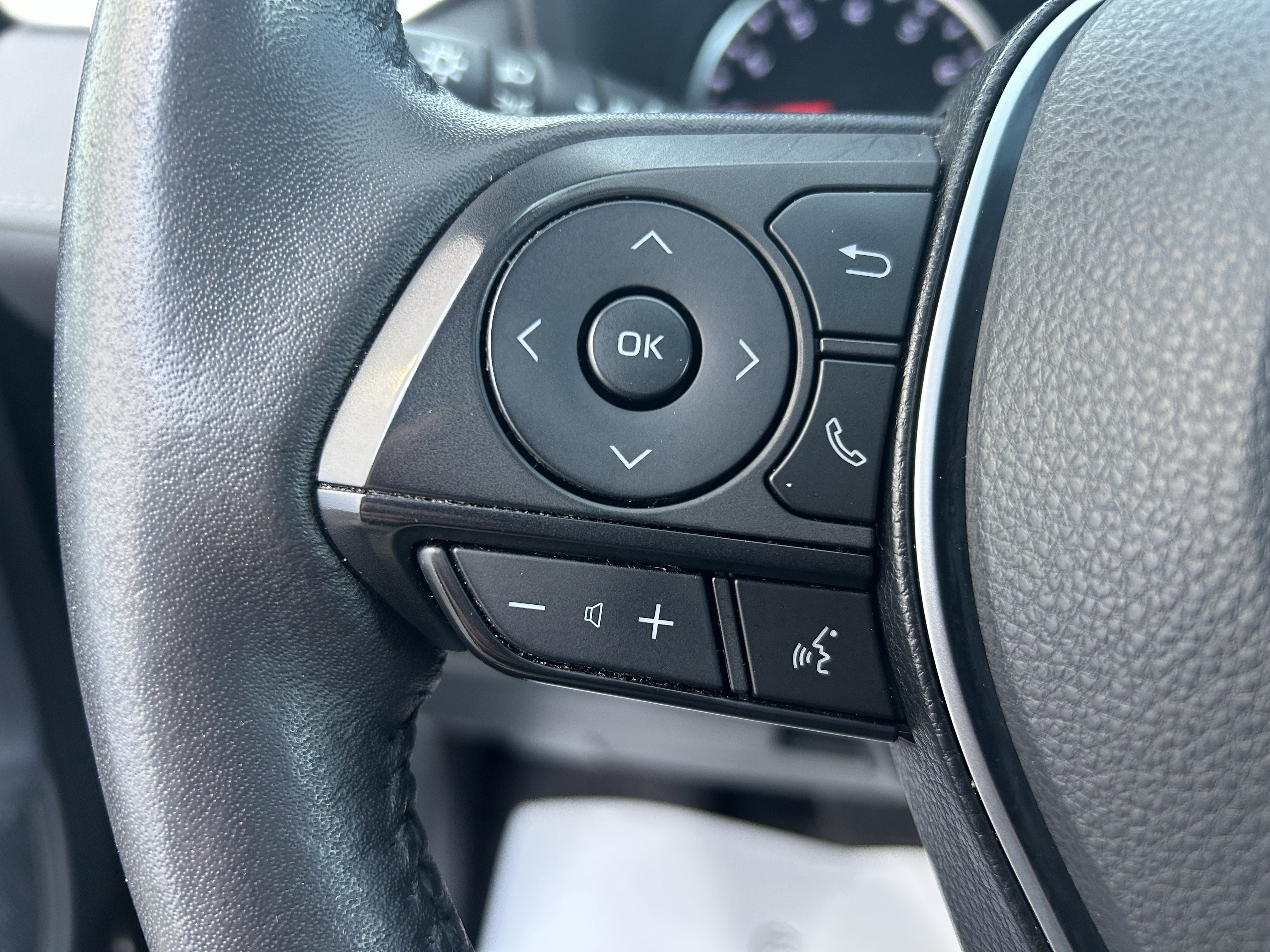 Used 2022 Toyota RAV4 XLE Premium image 26