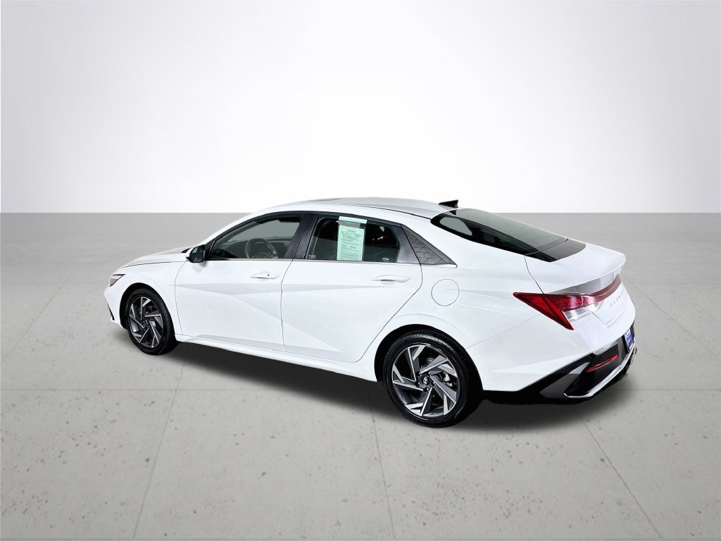 Used 2025 Hyundai Elantra SEL FWD image 8