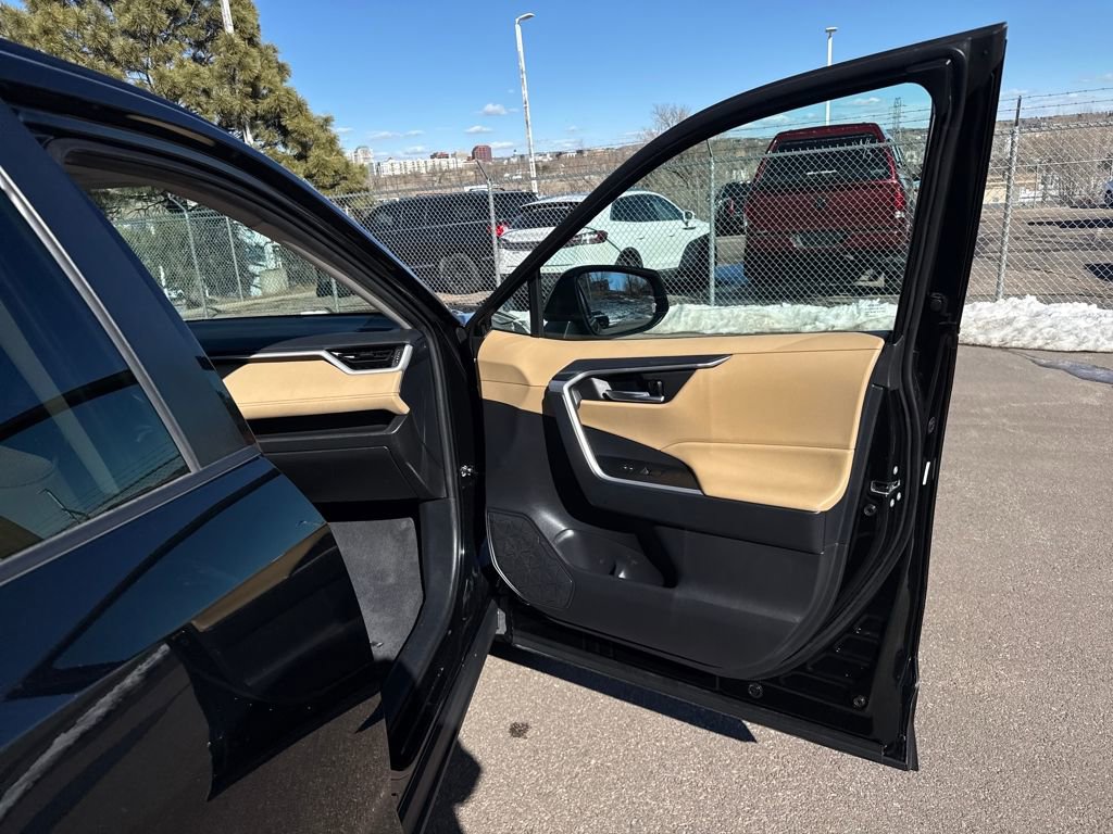 Used 2021 Toyota RAV4 XLE w/ Carpet Mat Package (TMS) image 26