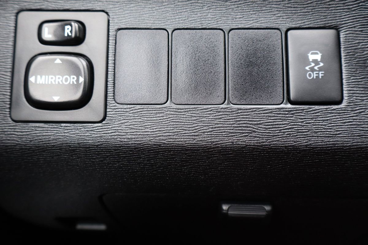 Used 2015 Toyota Venza LE image 28