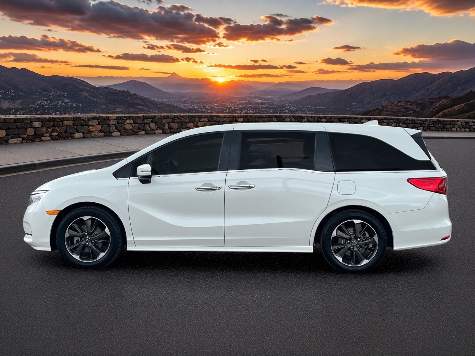 Used 2022 Honda Odyssey Elite image 3