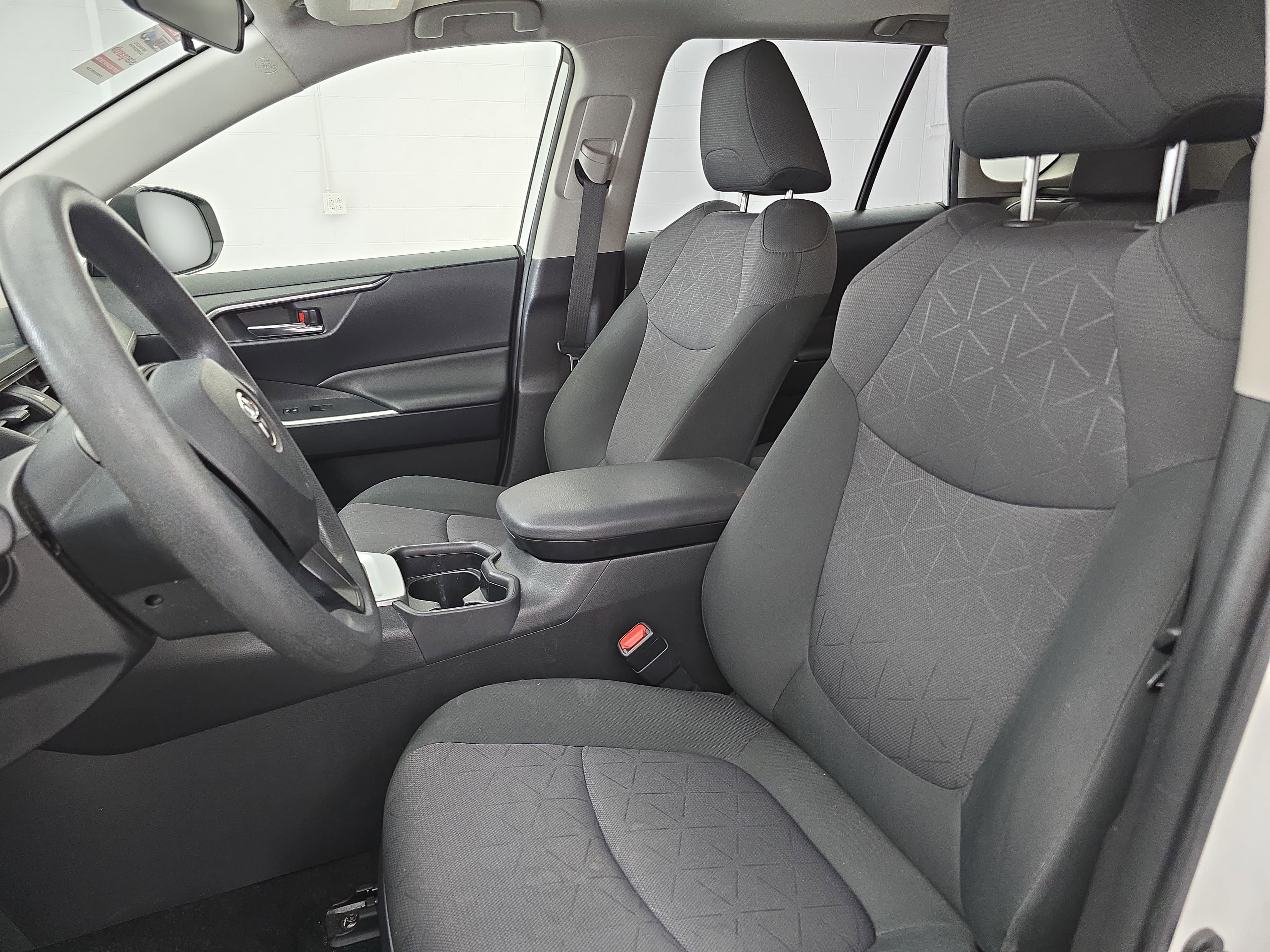 Used 2019 Toyota RAV4 XLE FWD image 15