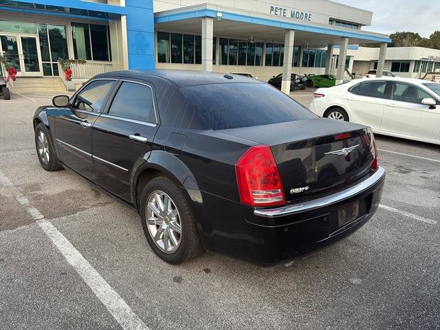 Used 2010 Chrysler 300 C w/ Luxury Group II image 5