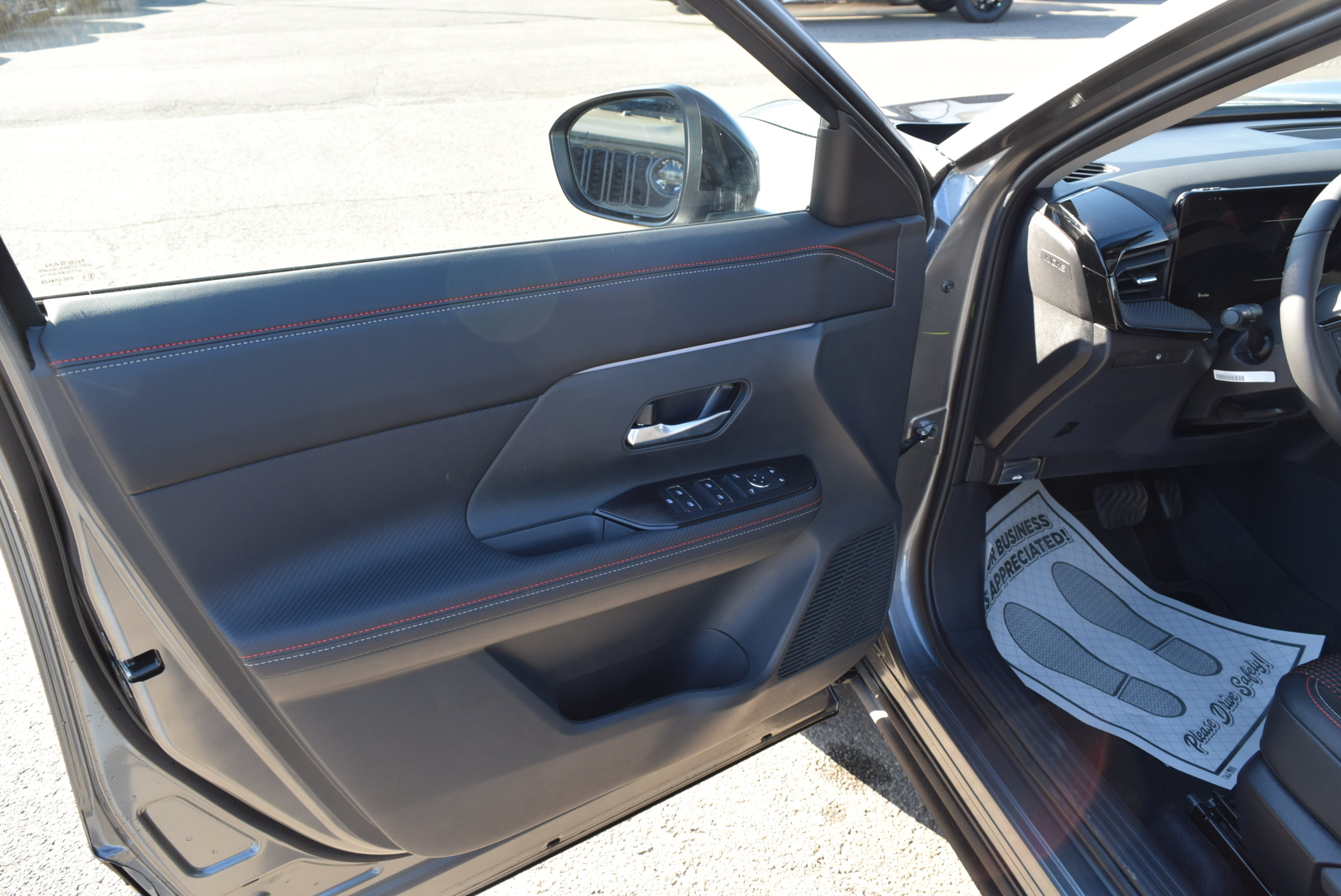 Used 2026 Nissan Kicks SR w/ Cold Weather Package AWD/4WD image 12