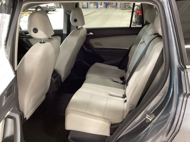Used 2020 Volkswagen Tiguan SE w/ Panoramic Sunroof Package AWD/4WD image 12