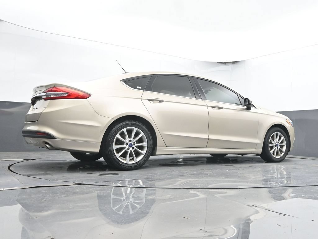 Used 2017 Ford Fusion SE FWD image 24