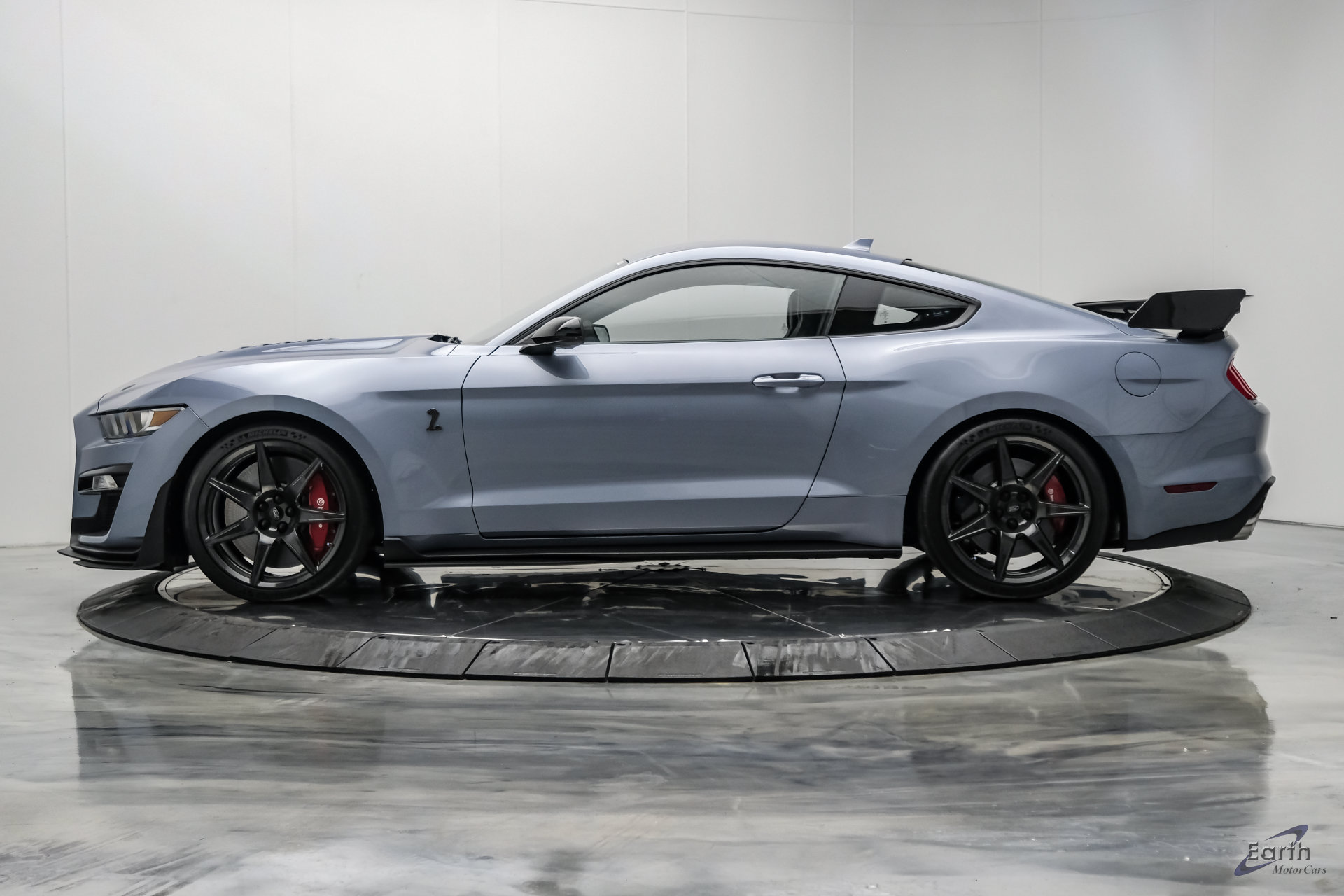 Used 2022 Ford Mustang Shelby GT500 w/ Carbon Fiber Track Pack RWD image 8