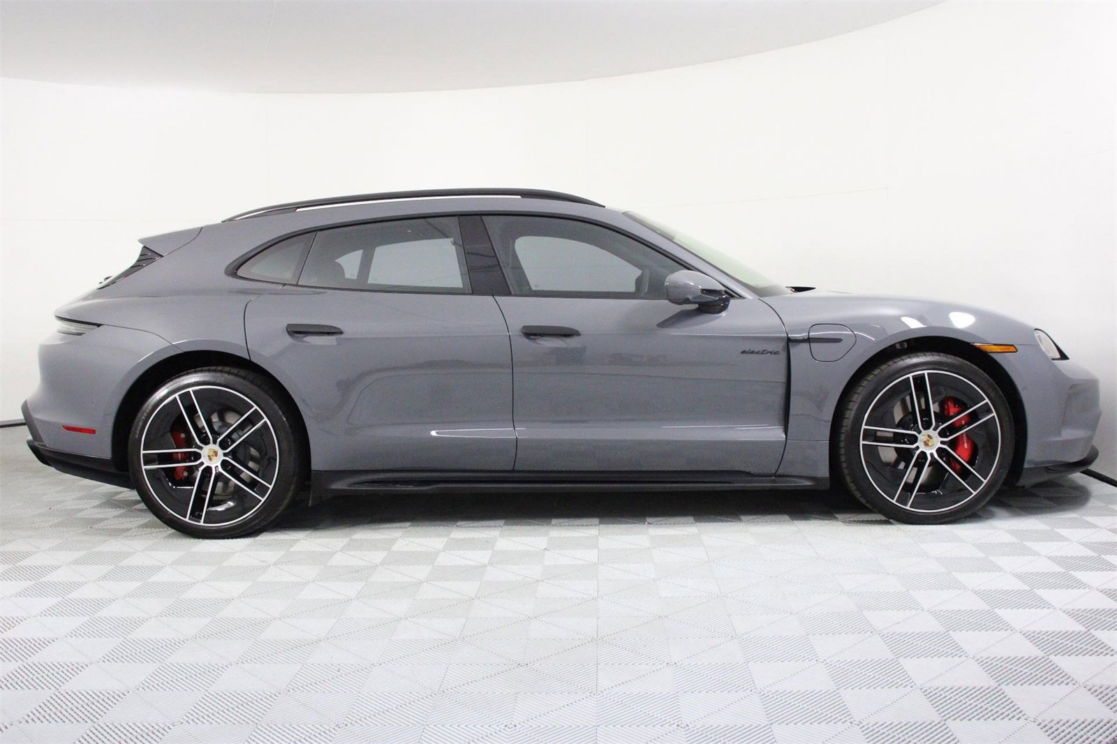 Used 2025 Porsche Taycan GTS image 8