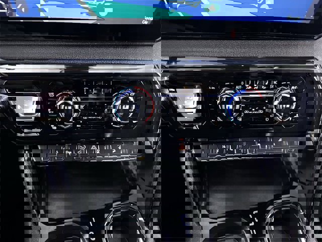 Used 2025 GMC Sierra 2500 AT4 image 16