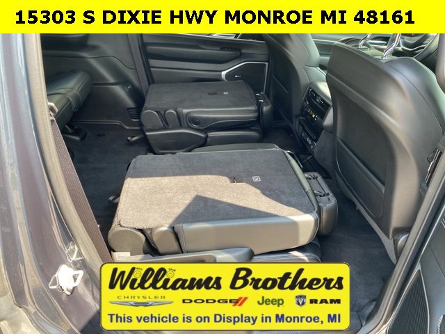 Used 2024 Jeep Wagoneer Series II w/ Flexible Seating Group image 27