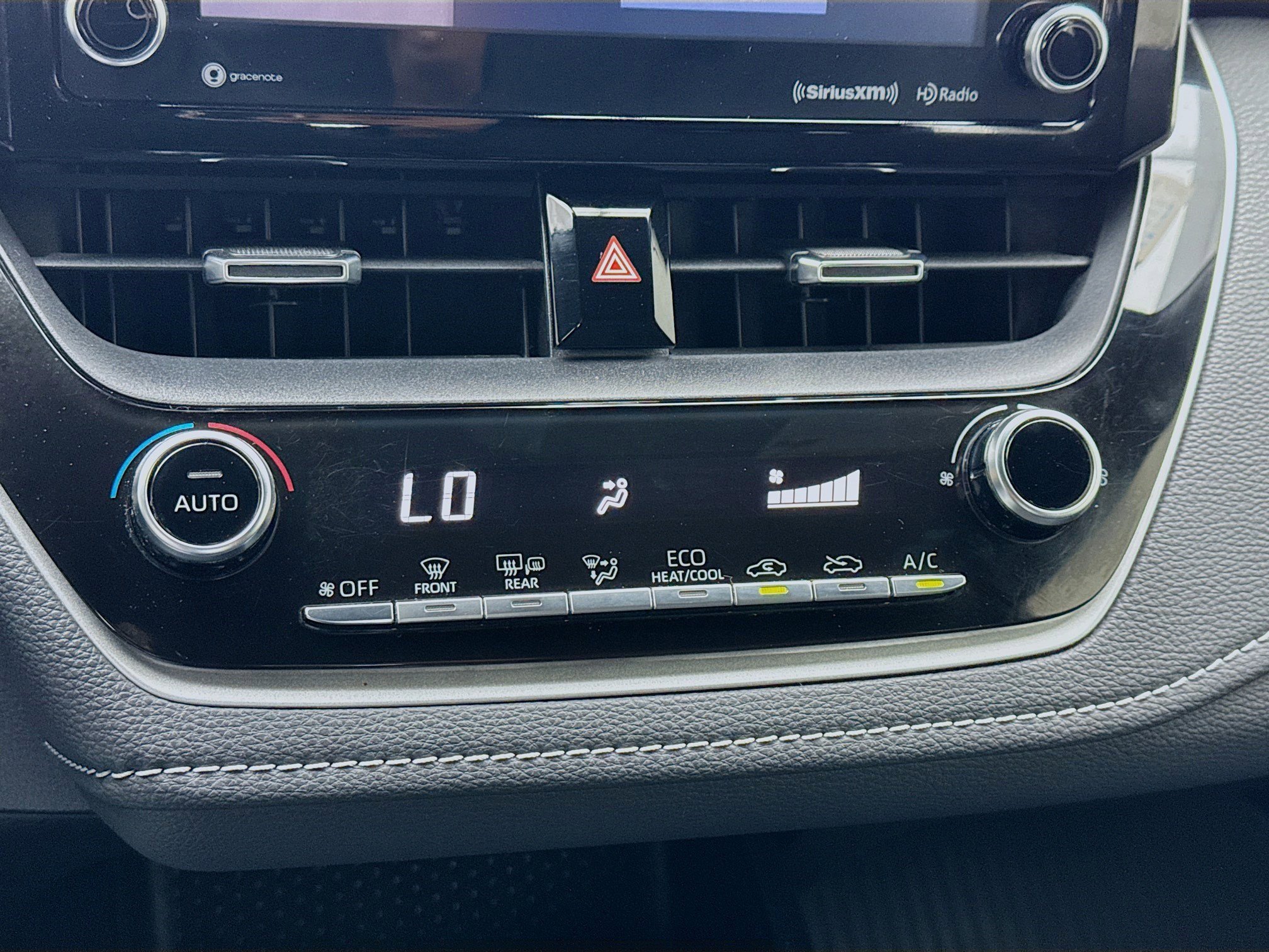 Used 2020 Toyota Corolla SE w/ SE Preferred Package FWD image 12