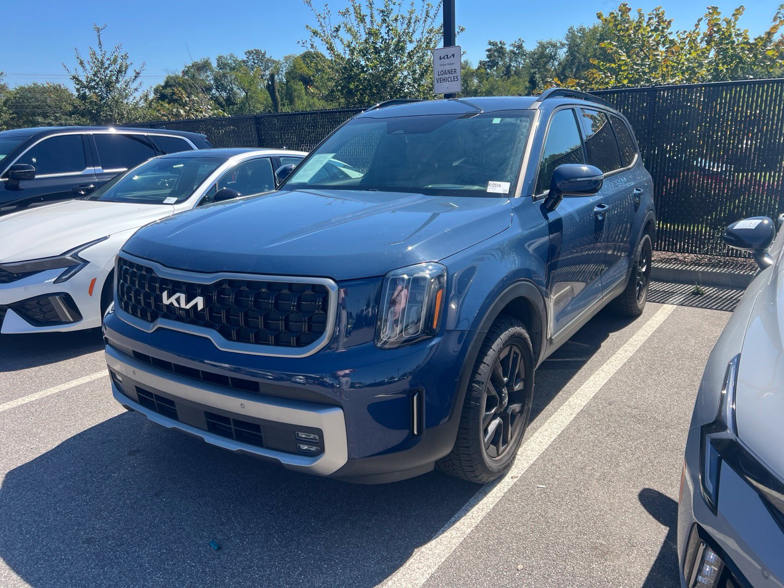 Used 2023 Kia Telluride SX Prestige X-Pro AWD/4WD image 3