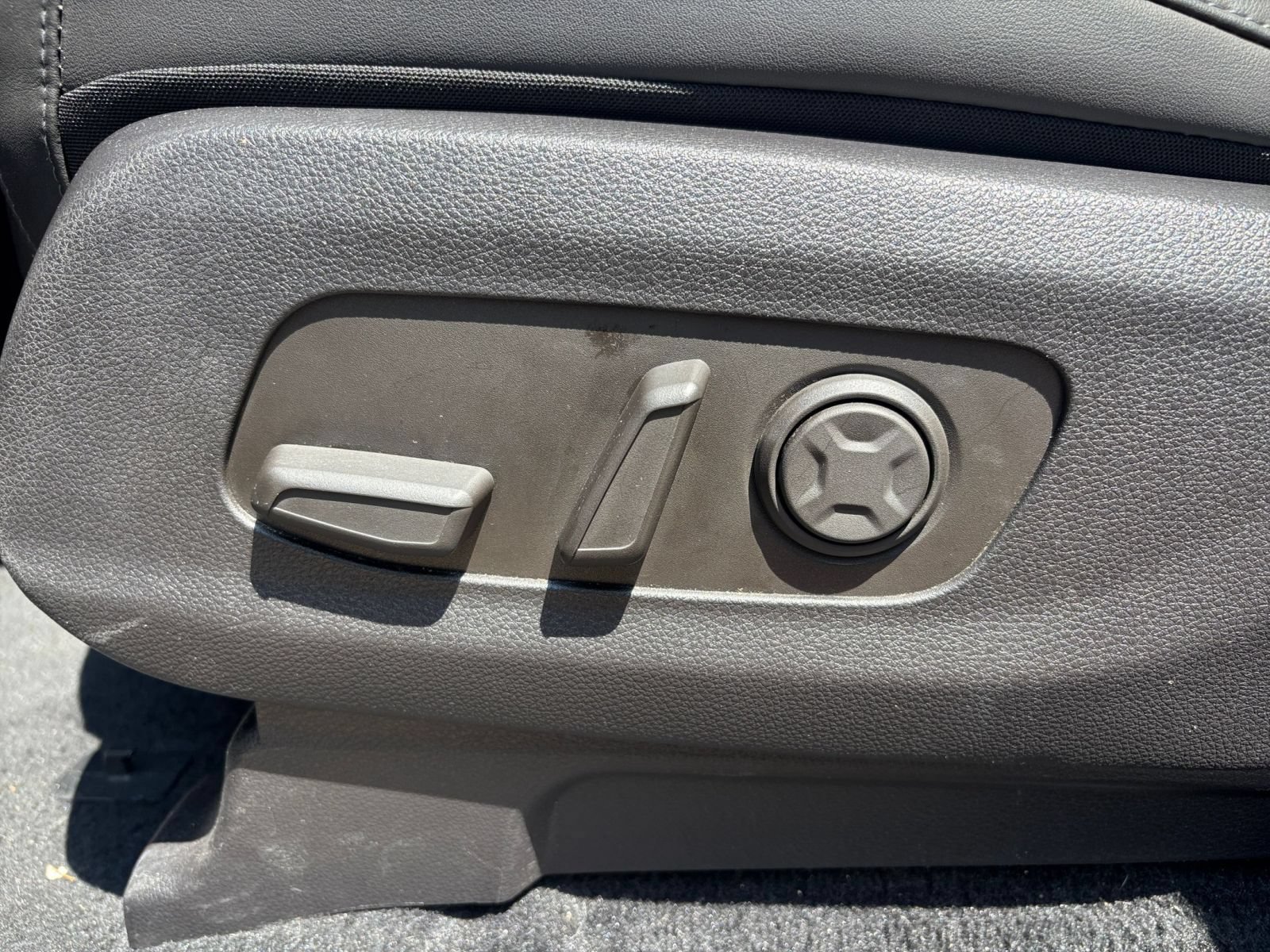 Used 2026 Kia Carnival FWD image 19