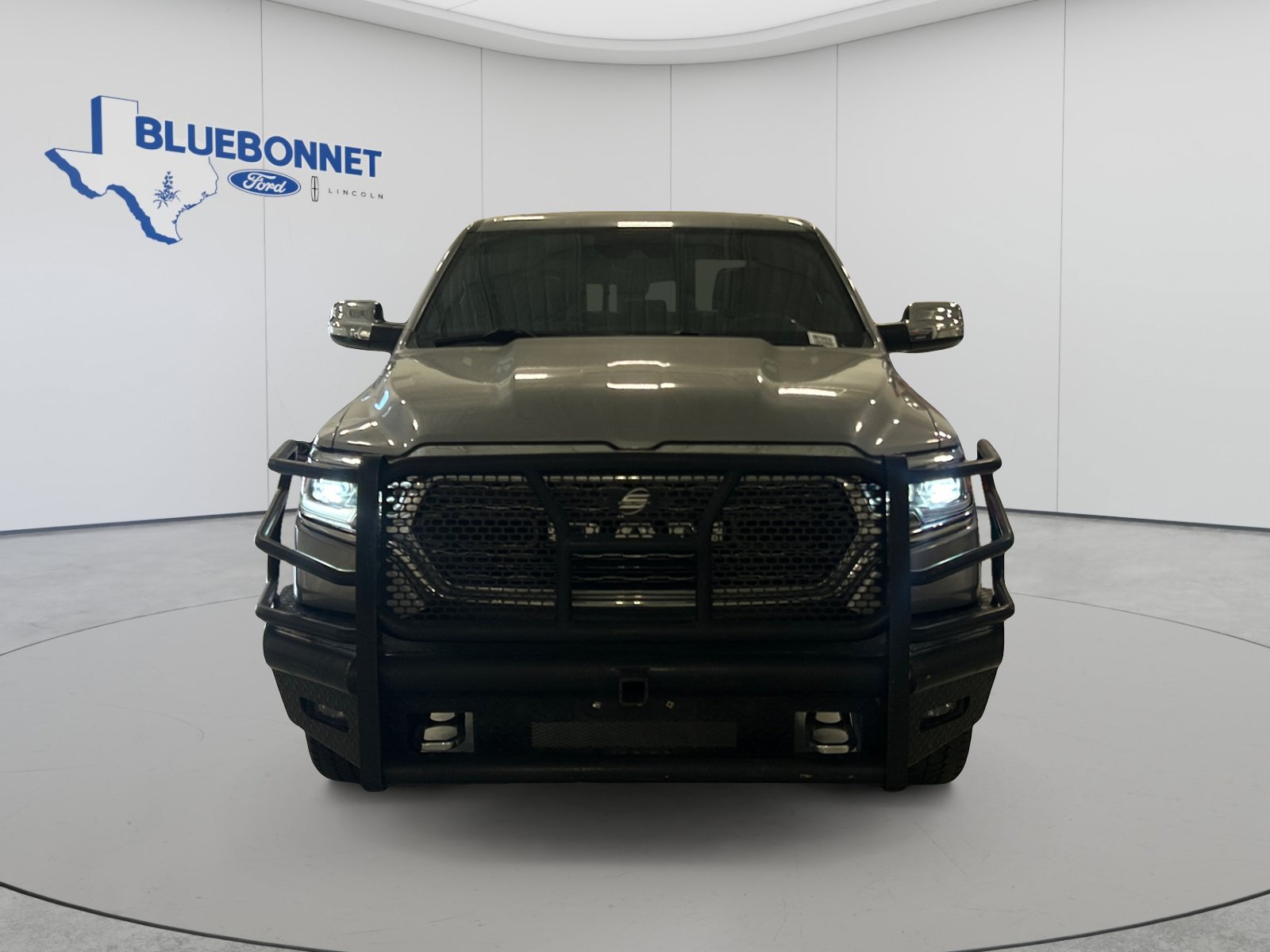 Used 2019 RAM 1500 Limited RWD image 2