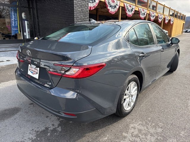 Used 2025 Toyota Camry LE image 8