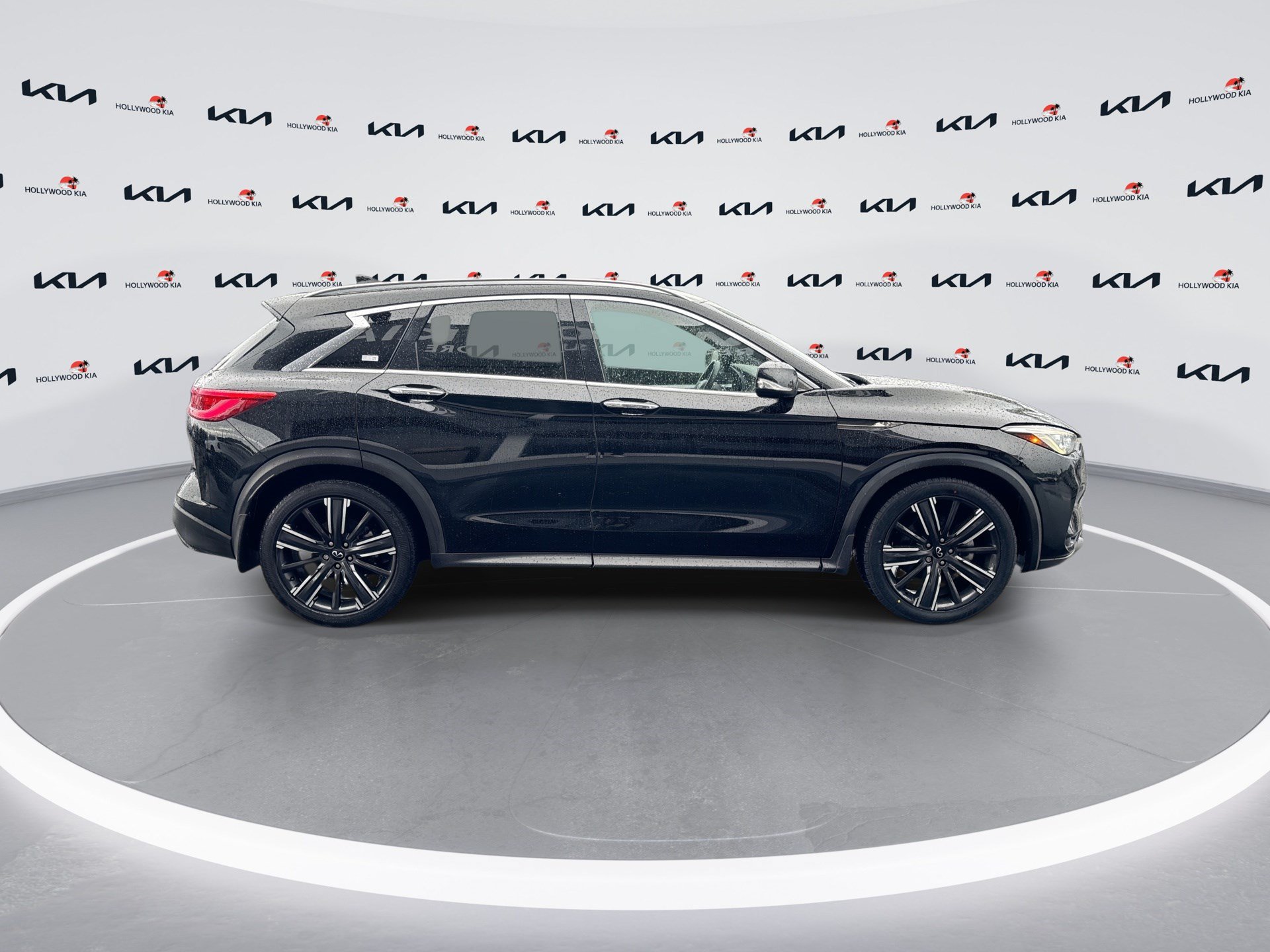 Used 2021 INFINITI QX50 Luxe w/ Appearance Package AWD/4WD image 9