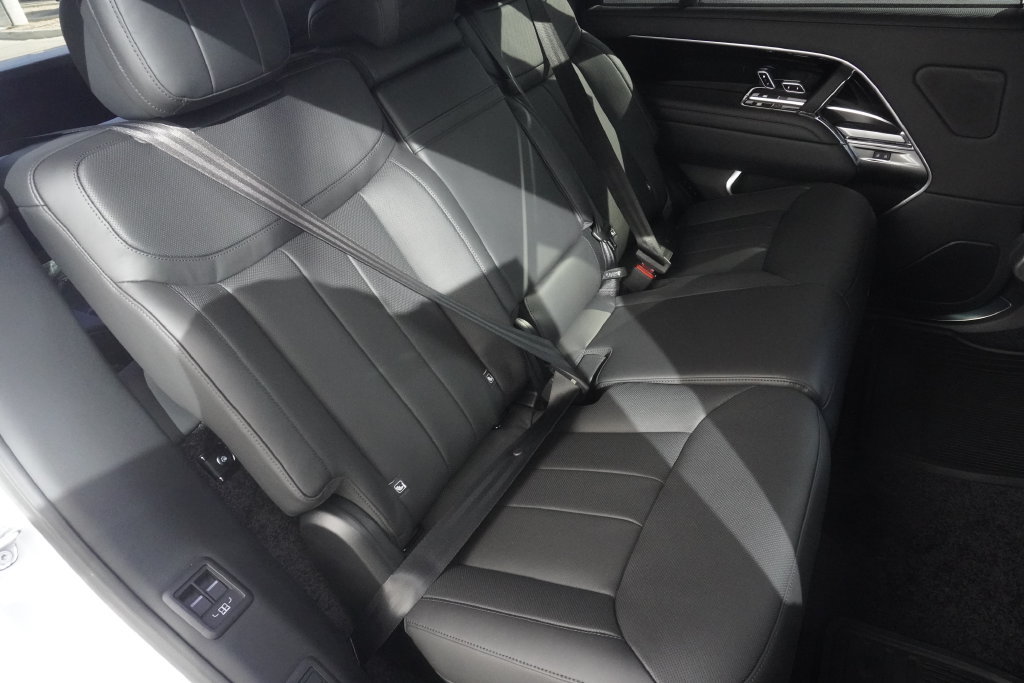 New 2026 Land Rover Range Rover Long Wheelbase SE AWD/4WD image 27