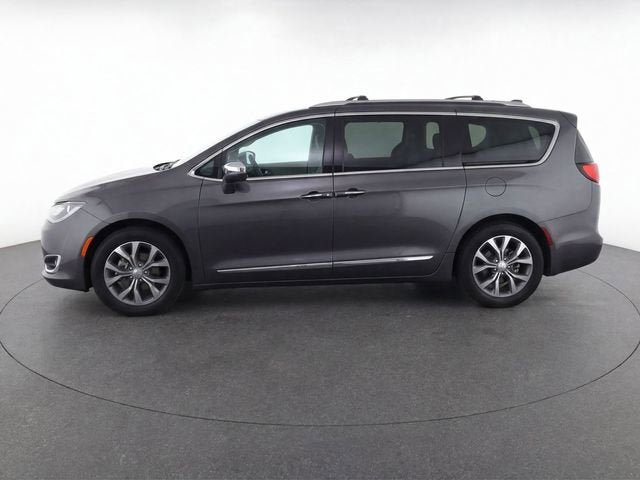 Used 2017 Chrysler Pacifica Limited FWD image 2