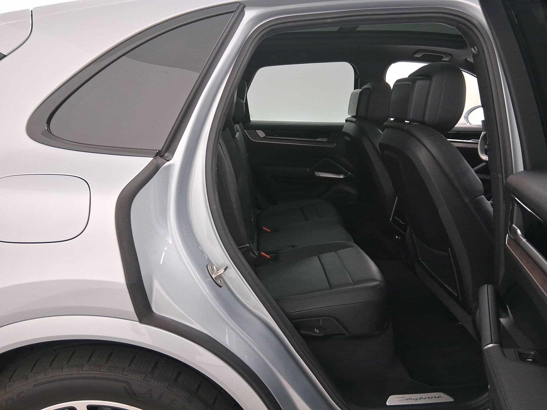 Used 2025 Porsche Cayenne image 41