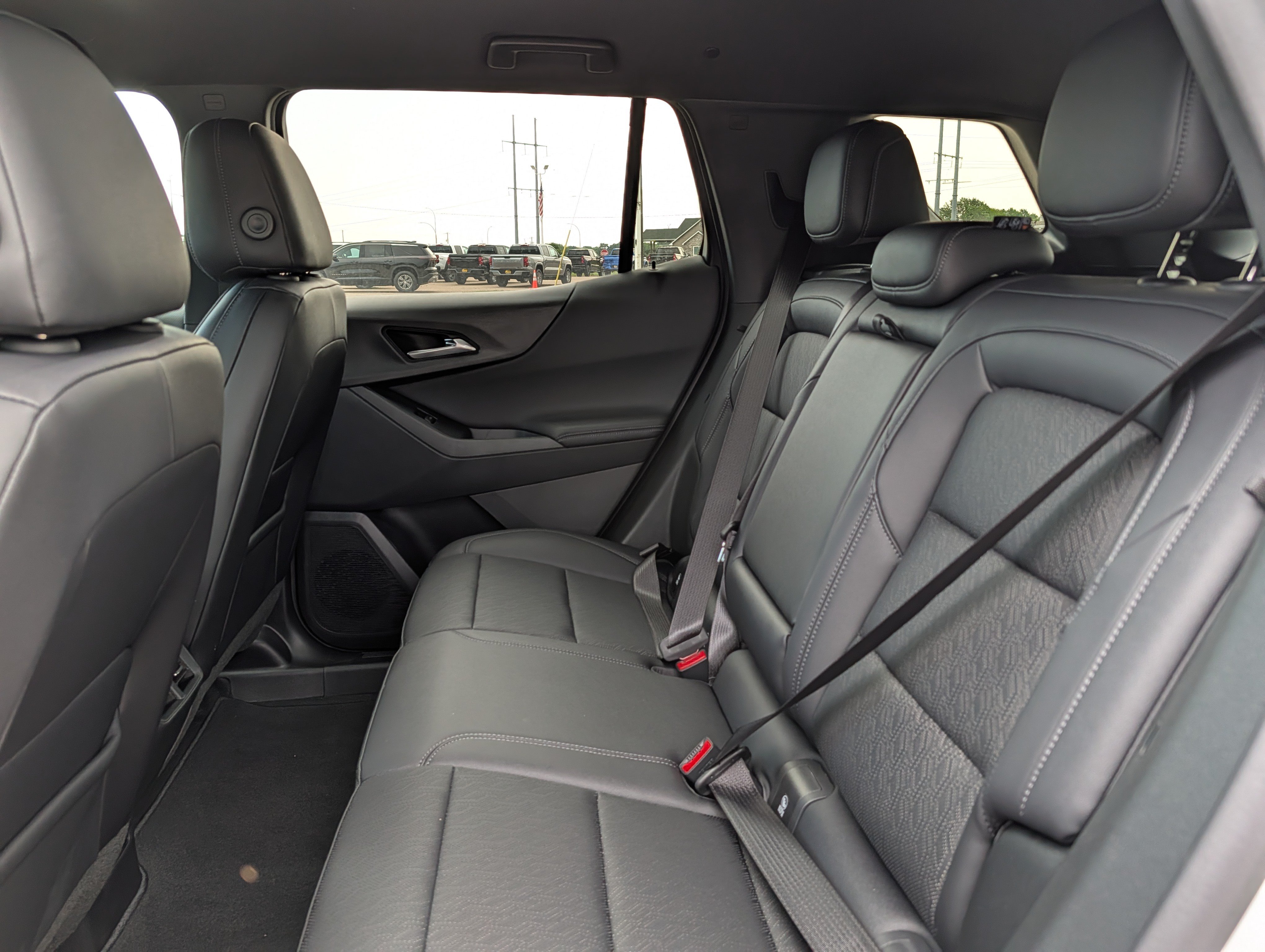 New 2026 Chevrolet Equinox LT w/ Convenience Package II AWD/4WD image 9