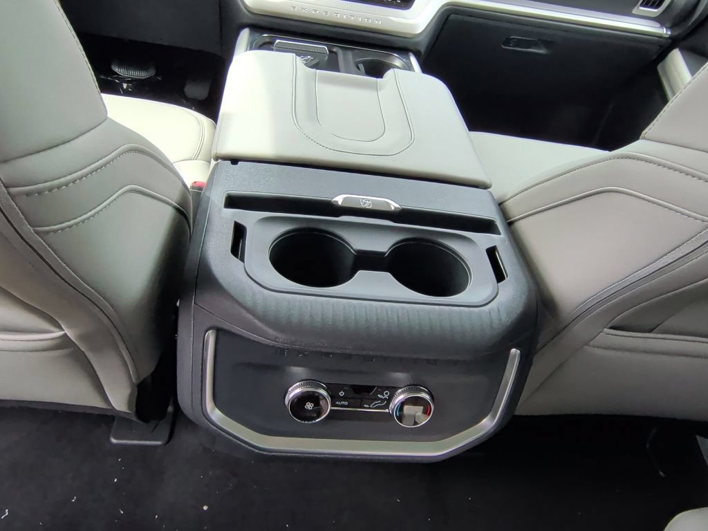 New 2027 Ford Expedition Active RWD image 38