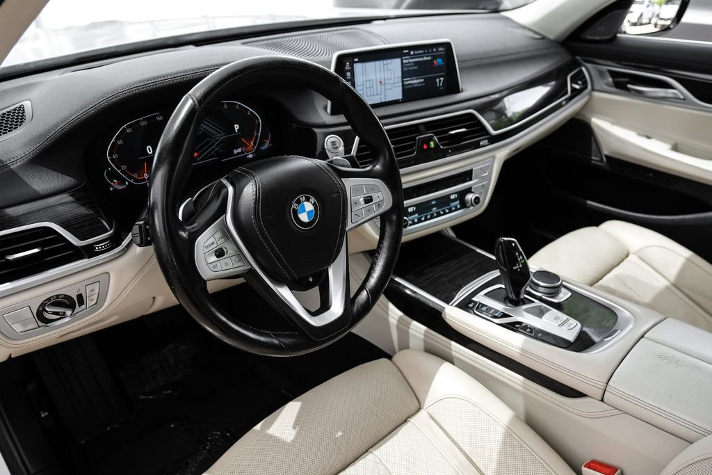 Used 2020 BMW 740i w/ Premium Package RWD image 2